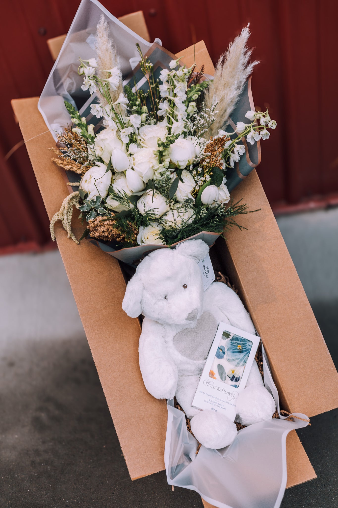 White Sweetheart Classic - Valentine’s Day Gift Package