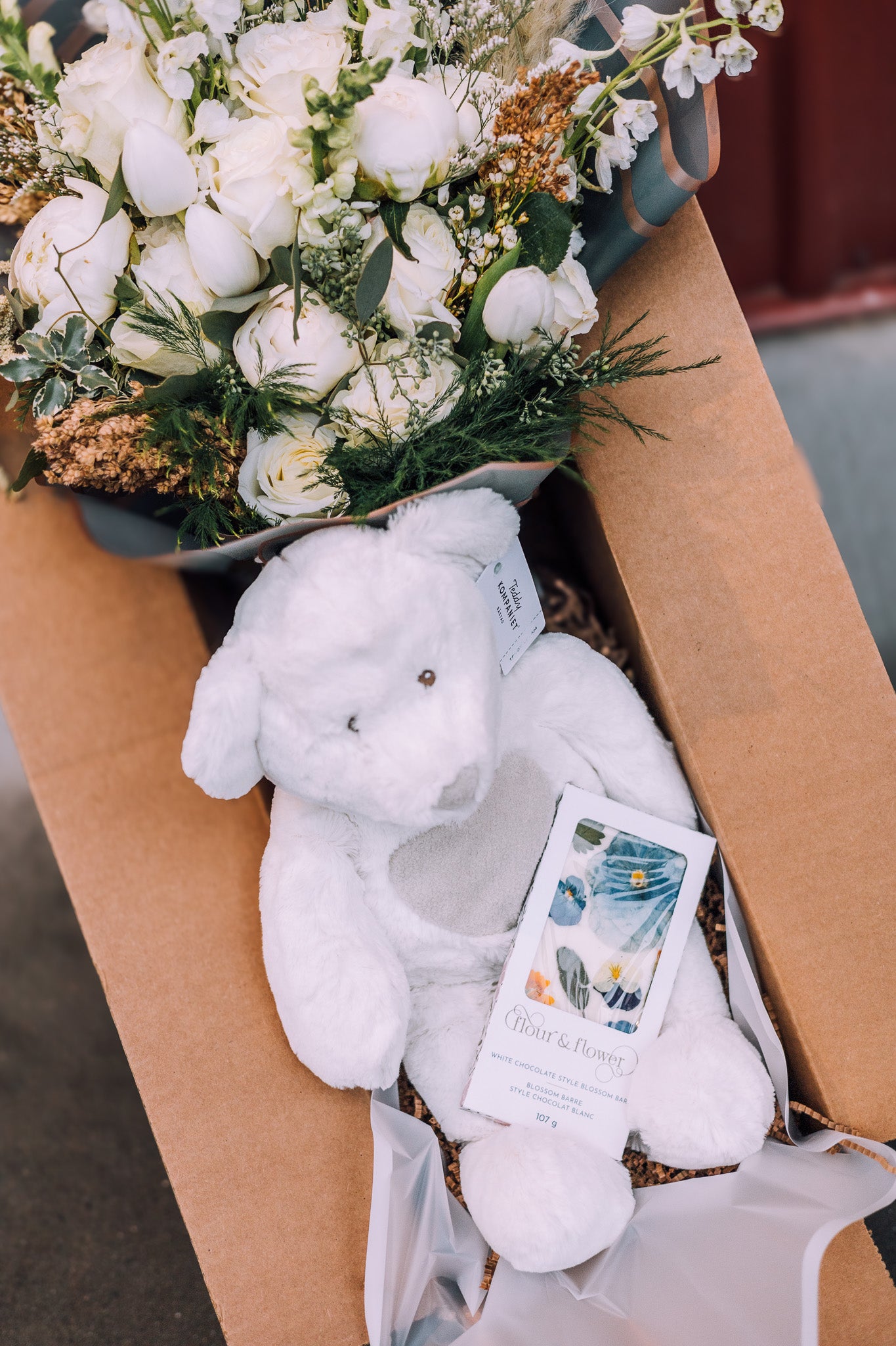 White Sweetheart Classic - Valentine’s Day Gift Package