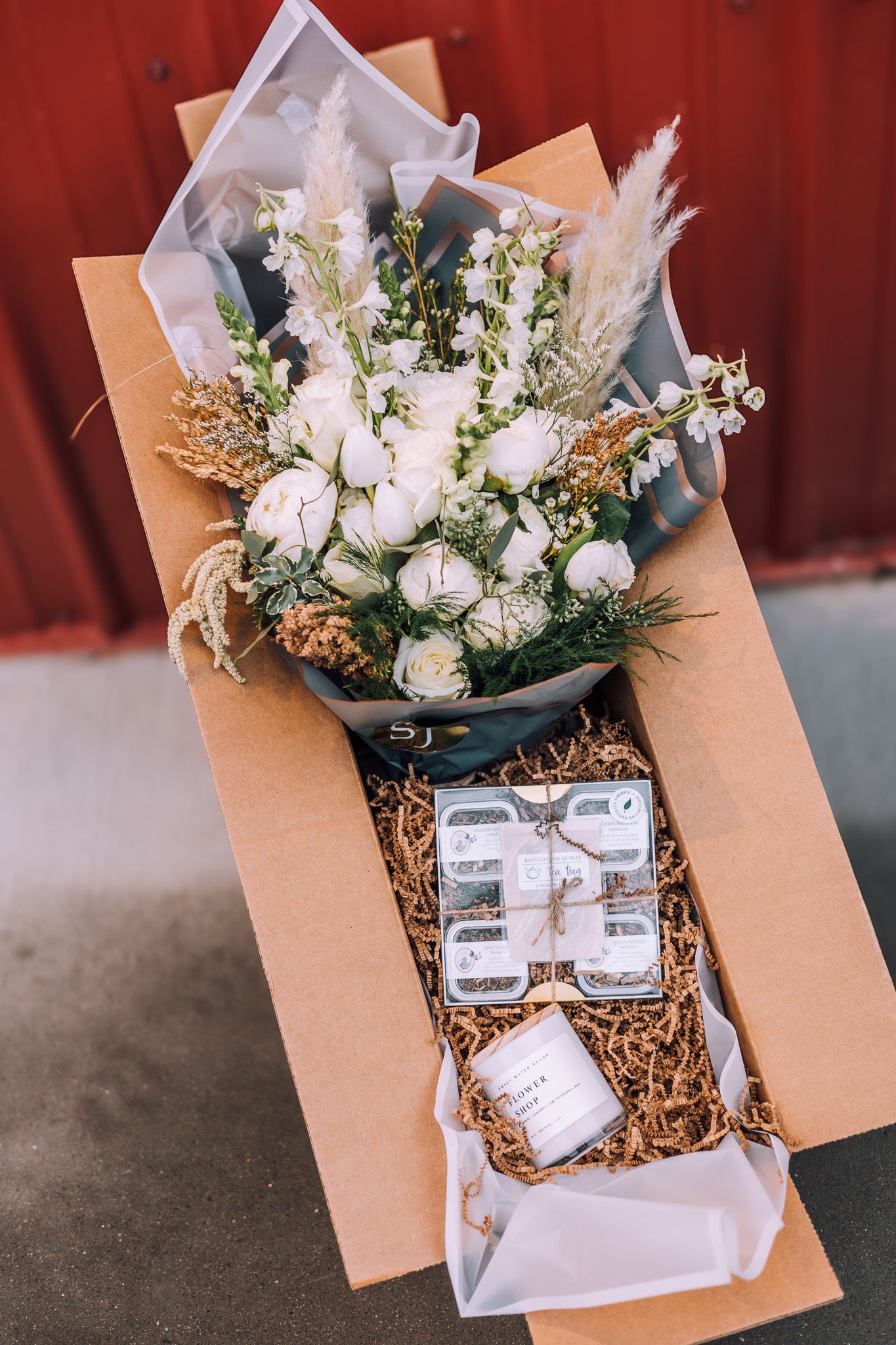 White Unwind & Bloom - Valentine’s Day Gift Package